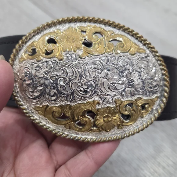 Elegant Black Leather Belt with Silver and Gold Buckle display picture 1